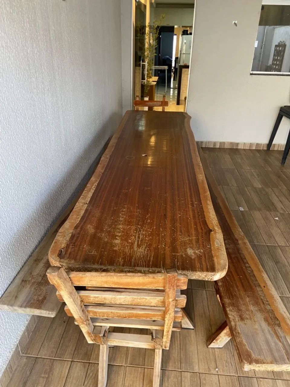 Mesa Rústica de Madeira Maciça com 2 Bancos e 2 Cadeiras - Foto 4
