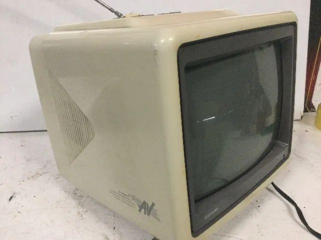 tv semp 10 polegadas com av para games antigos - Foto 2
