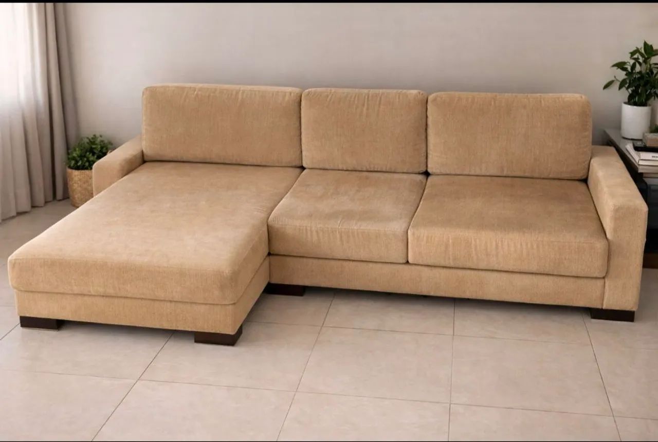 Sofá bege com chaise