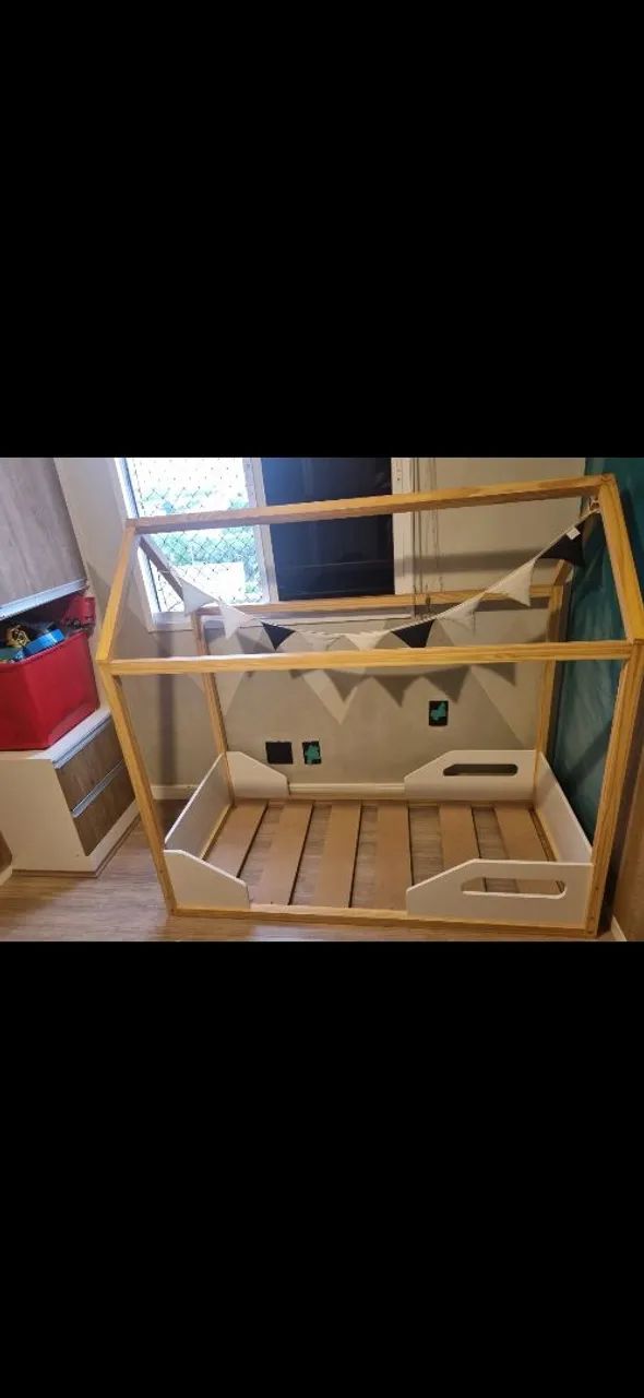 Cama montessoriana seminova com colchão 