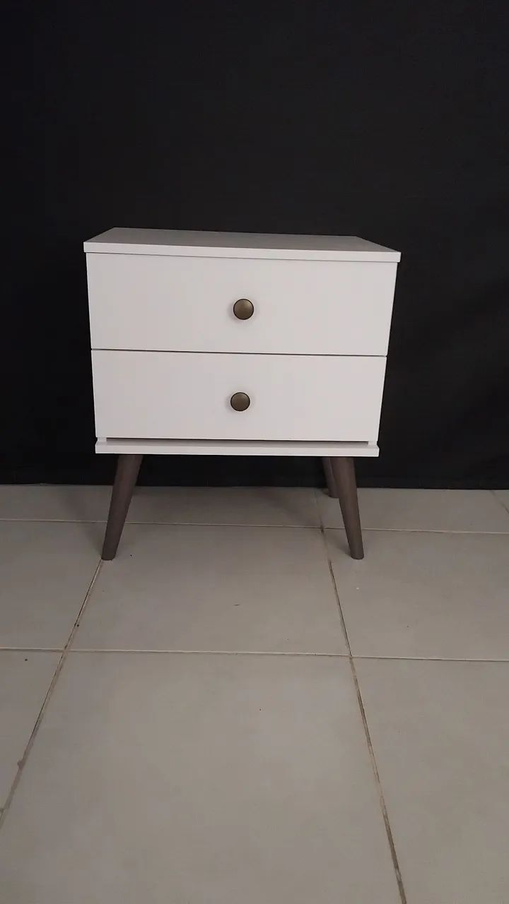 Colchao com a base casal  ,mesa de cabeceira e cabeceira 