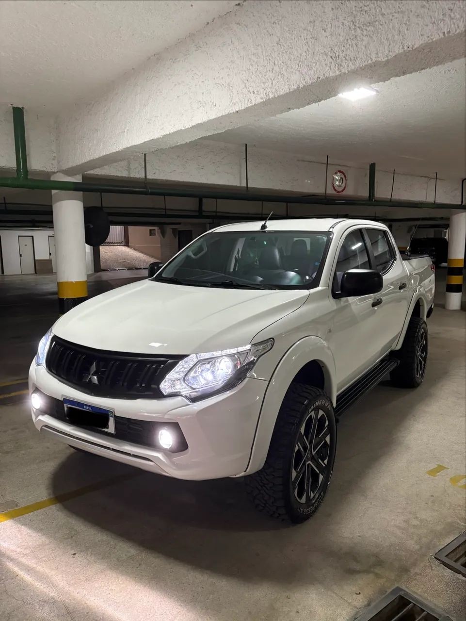 Mitsubishi L200 TRI. OUTD. GLX 2.4 CD 4X4 DIE. MEC. 2023