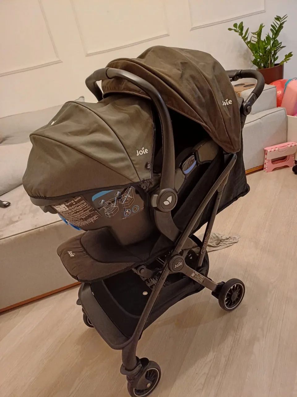 Carrinho de Bebê Joie Tourist - Ultra Leve Compacto e Higienizado - Excelente estado - Foto 6