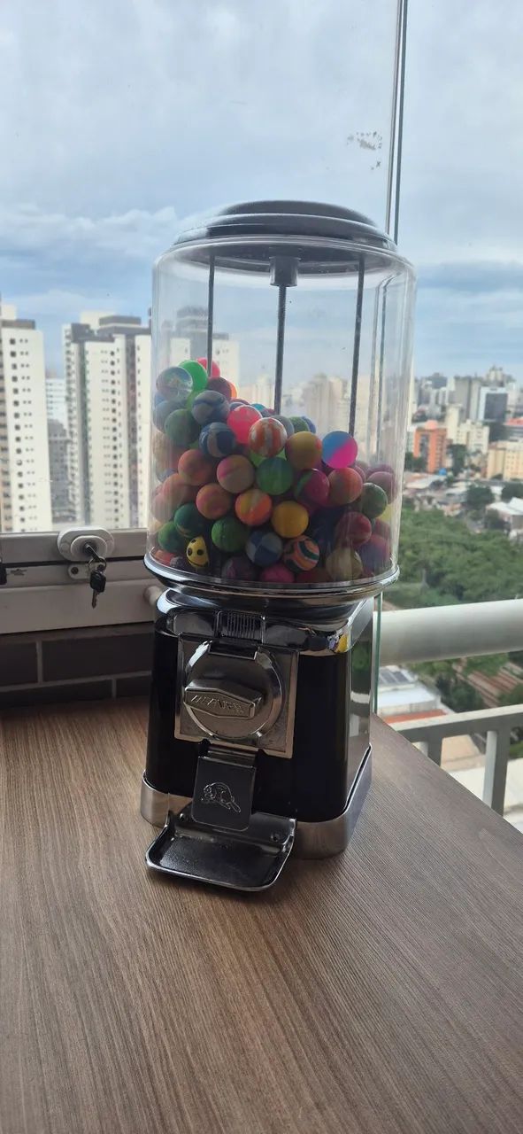 Máquina de chicletes e bolinhas Beaver rb18 com pedestal e bolinhas incluidas - Foto 3