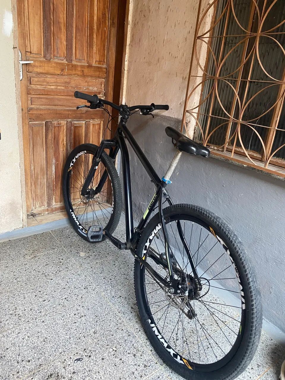 Bicicleta Aro 29 MTB - Preta - Bem Conservada