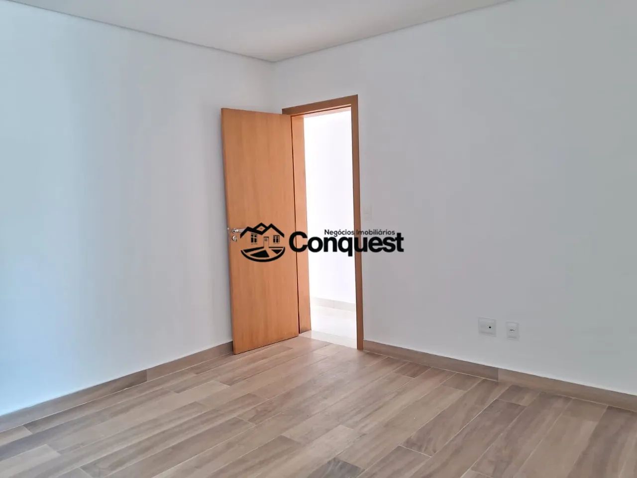 Vendo Casa NOVA Duplex de Alto Padrão com 3 Quartos, Suíte, Varanda e 3 Vagas  Centro de C - Foto 4