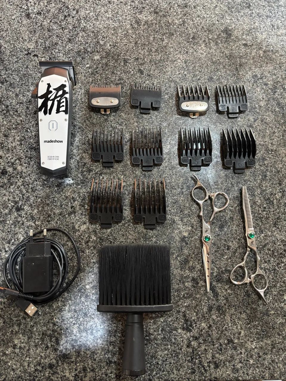 Kit Completo Máquina de Cortar Cabelo Madeshow + Tesouras e Acessórios - Foto 3