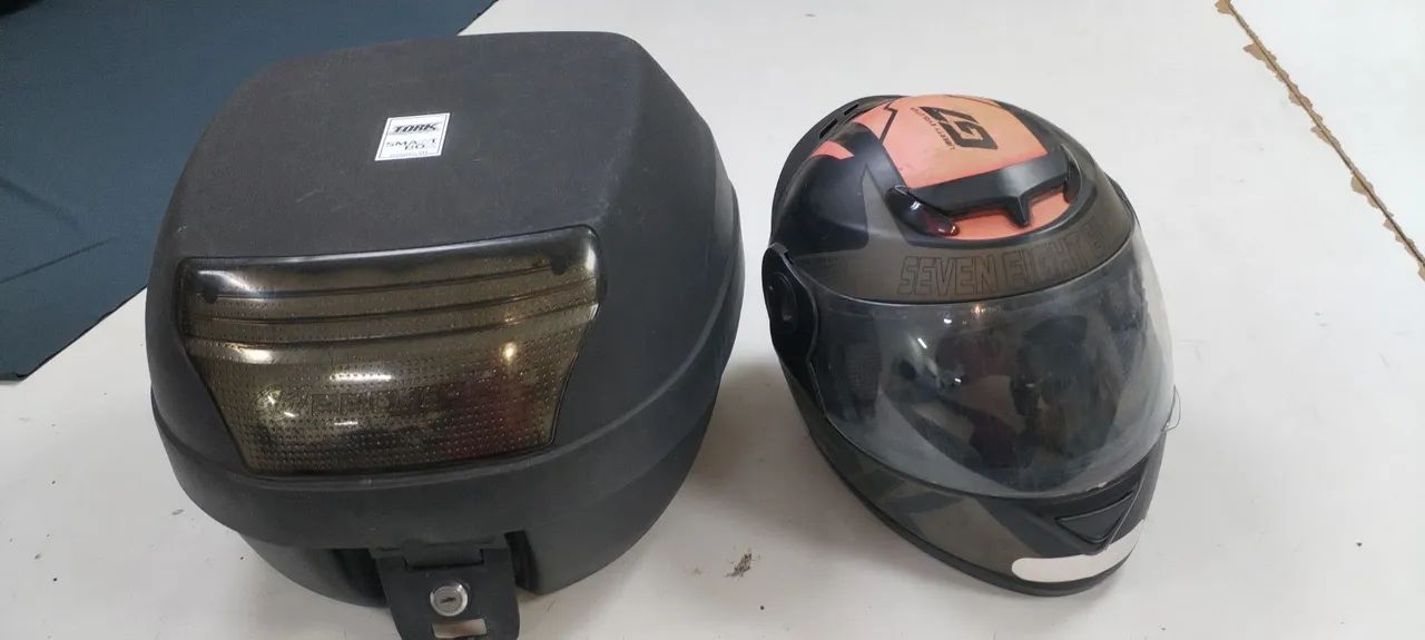 Baú E capecete para moto