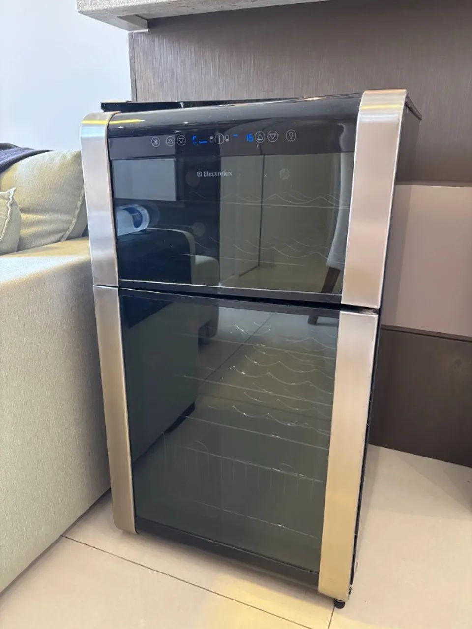  ADEGA ELECTROLUX ACD28 - 28 GARRAFAS - DUAL ZONE - Foto 4
