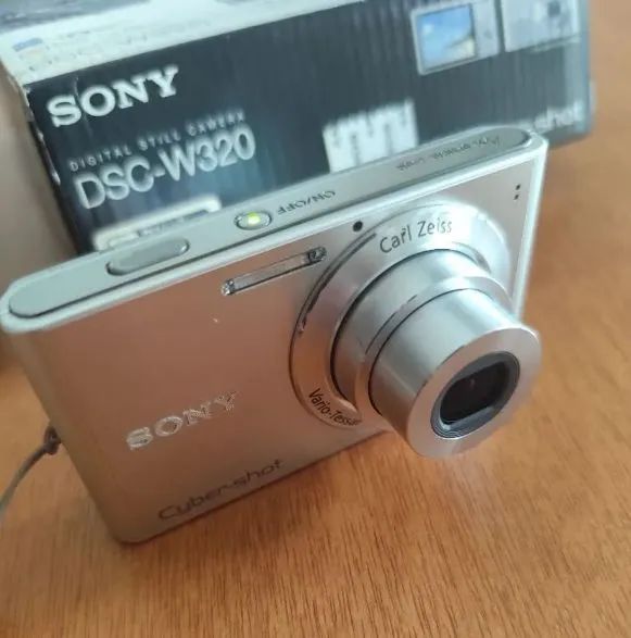 Câmera Digital Sony Cyber-shot DSC-W320 Silver - Kit Completo (Y2K