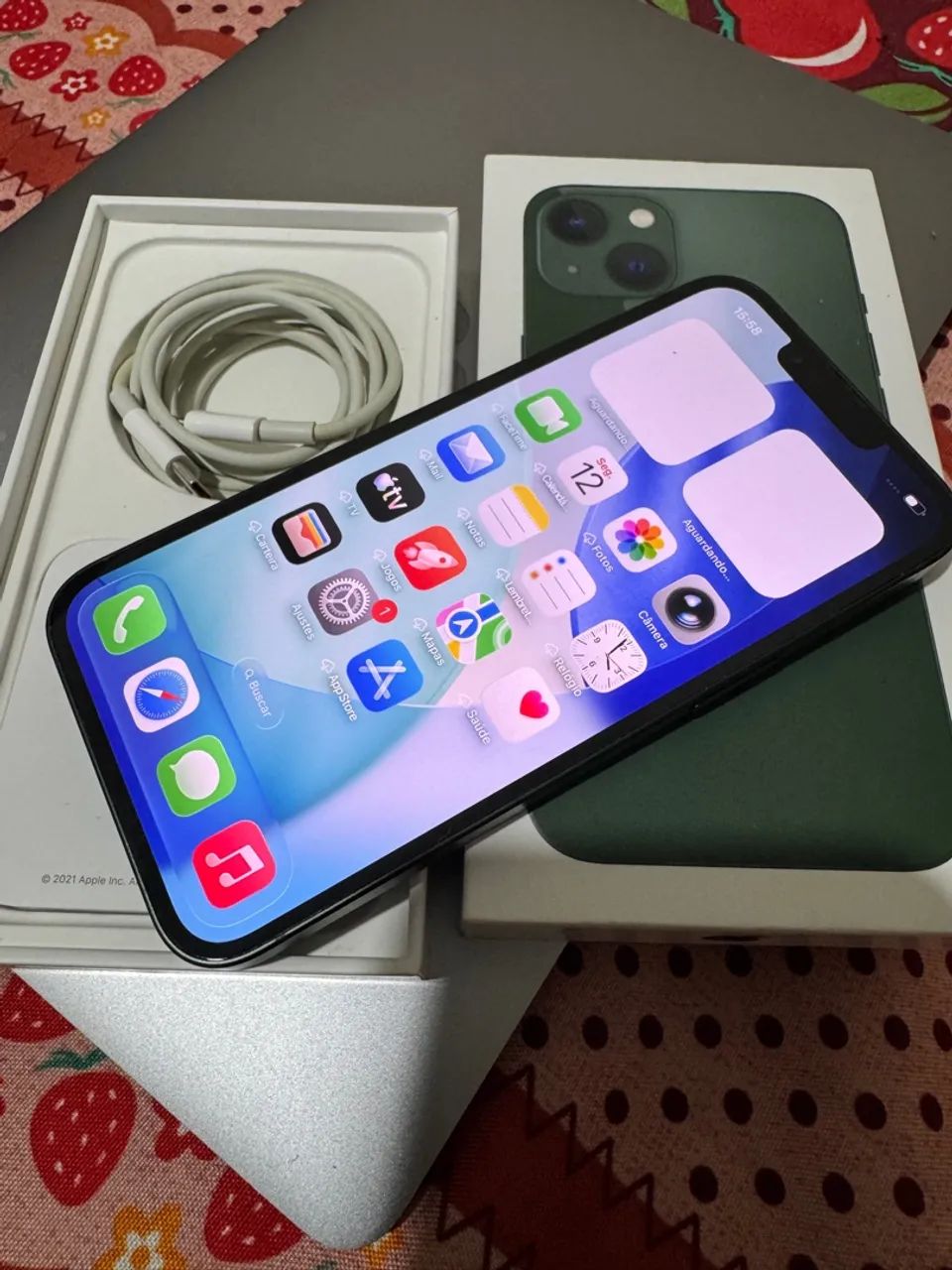 iPhone 13 128gb com caixa vende-se ou troca  - Foto 3