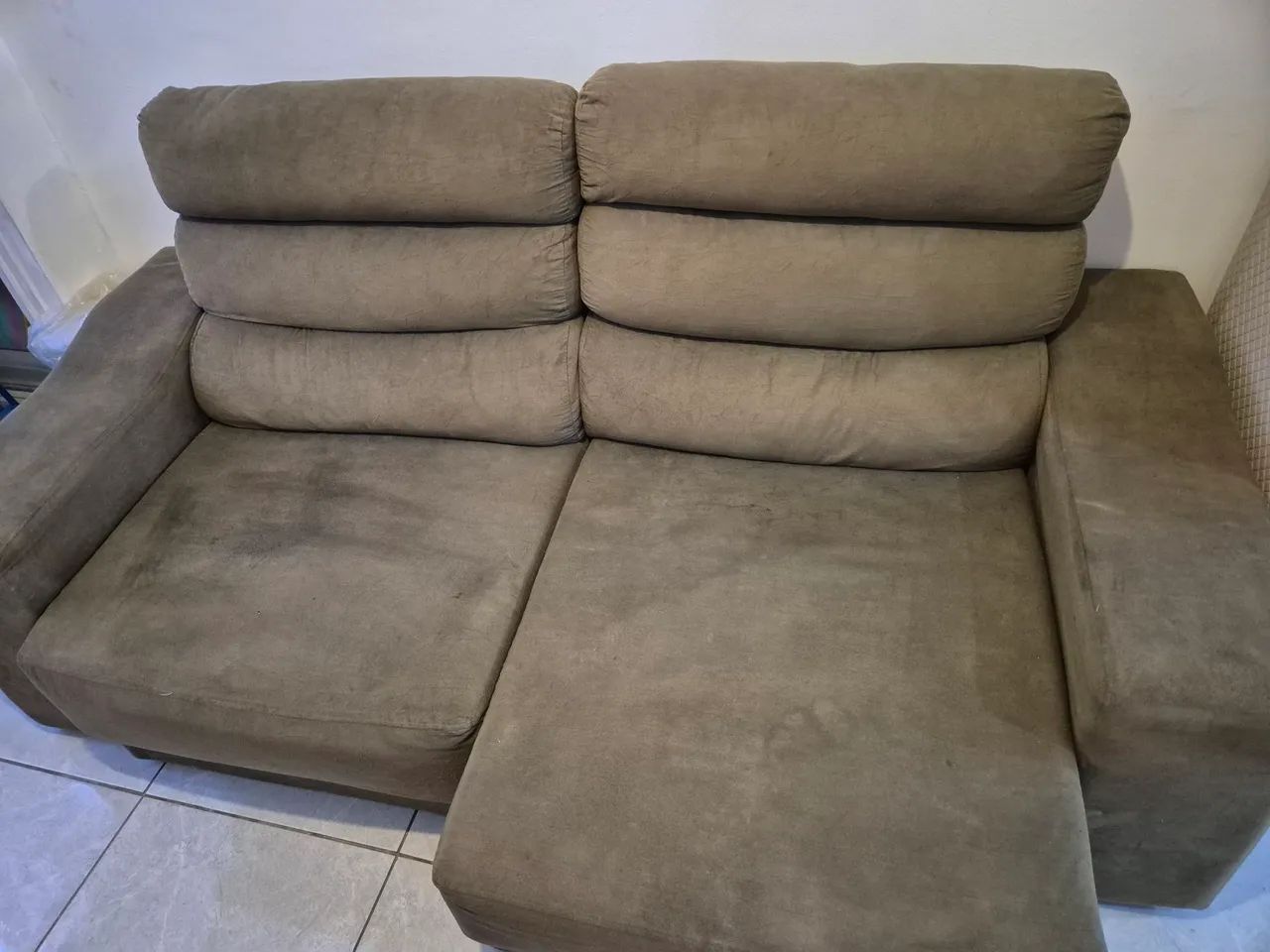 Sofá suede marrom