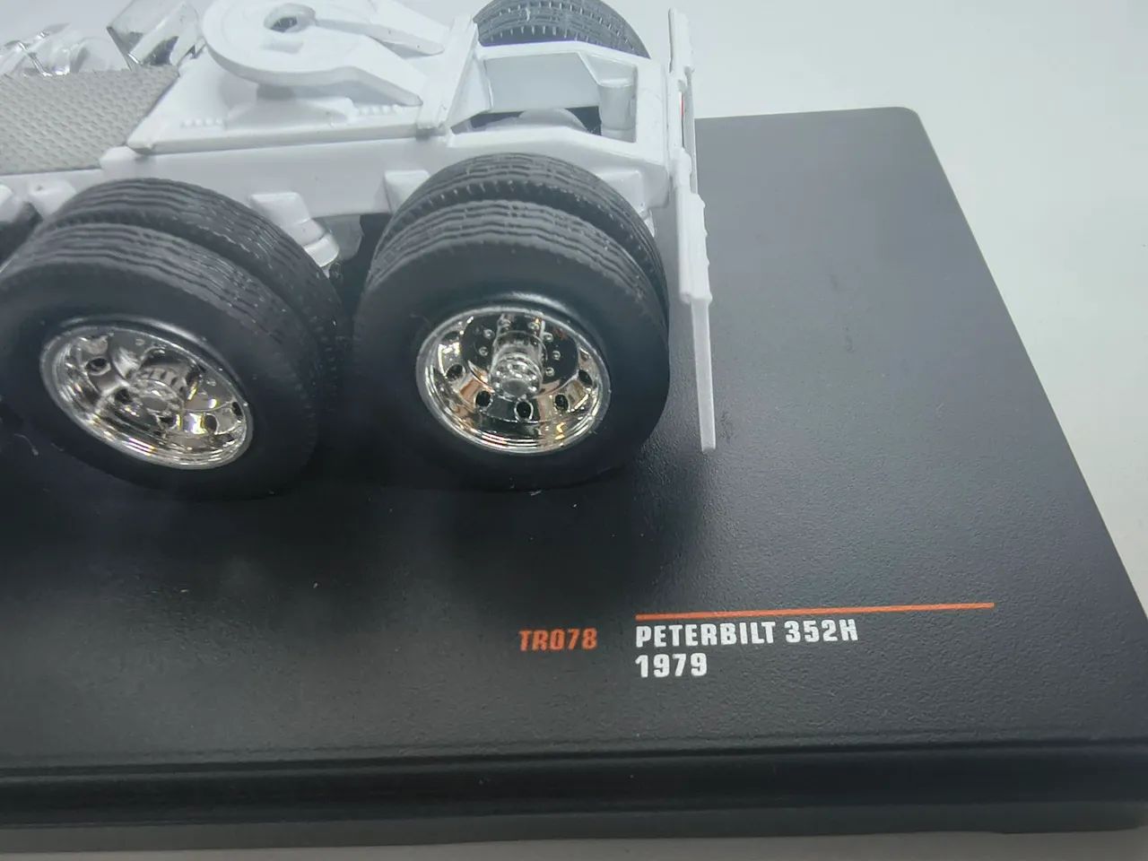 Miniatura Caminhão Peterbilt 352H 1/43 - Foto 3