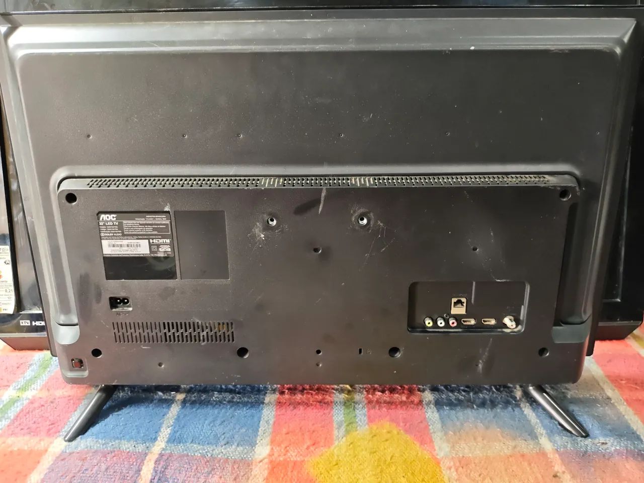 SMART TV 32 AOC Roku Polegadas com cabo e controle e pés funcionando perfeitamente  - Foto 3