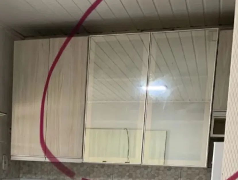 Armário suspenso com portas espelhadas  - Foto 2