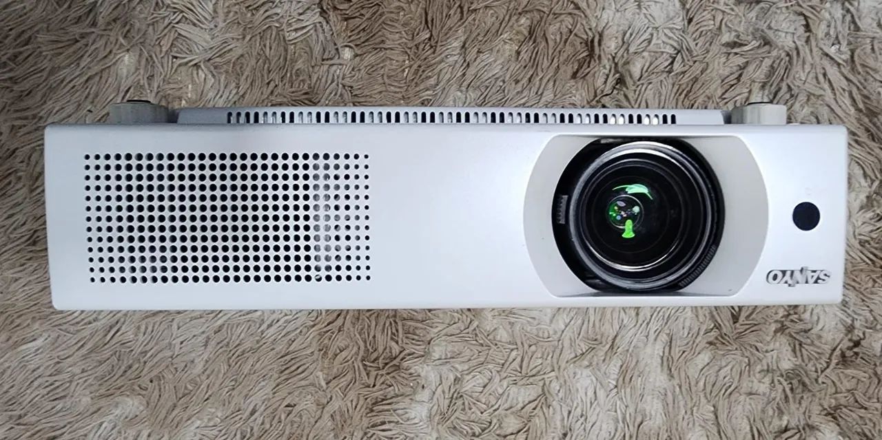 Projetor Sanyo PLC-XU106 - Foto 2