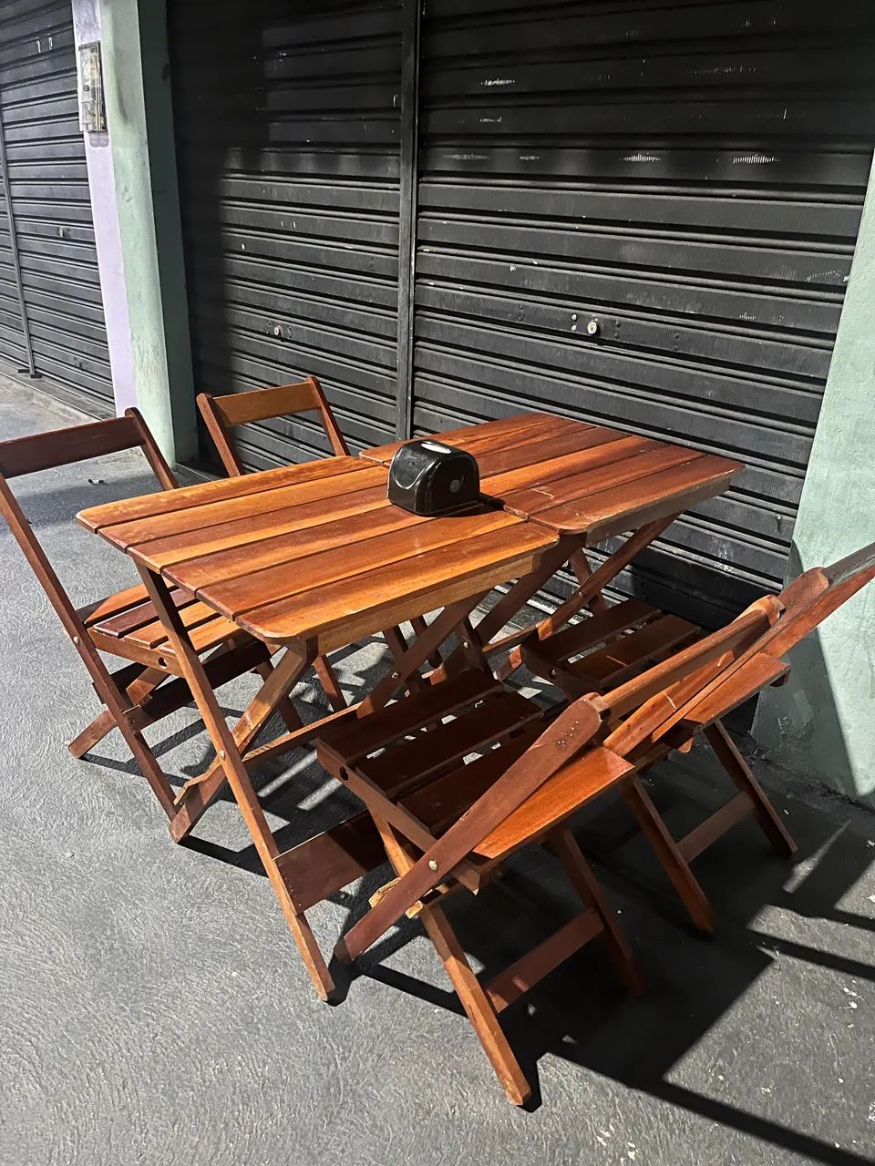 Jogo de mesa de madeira
