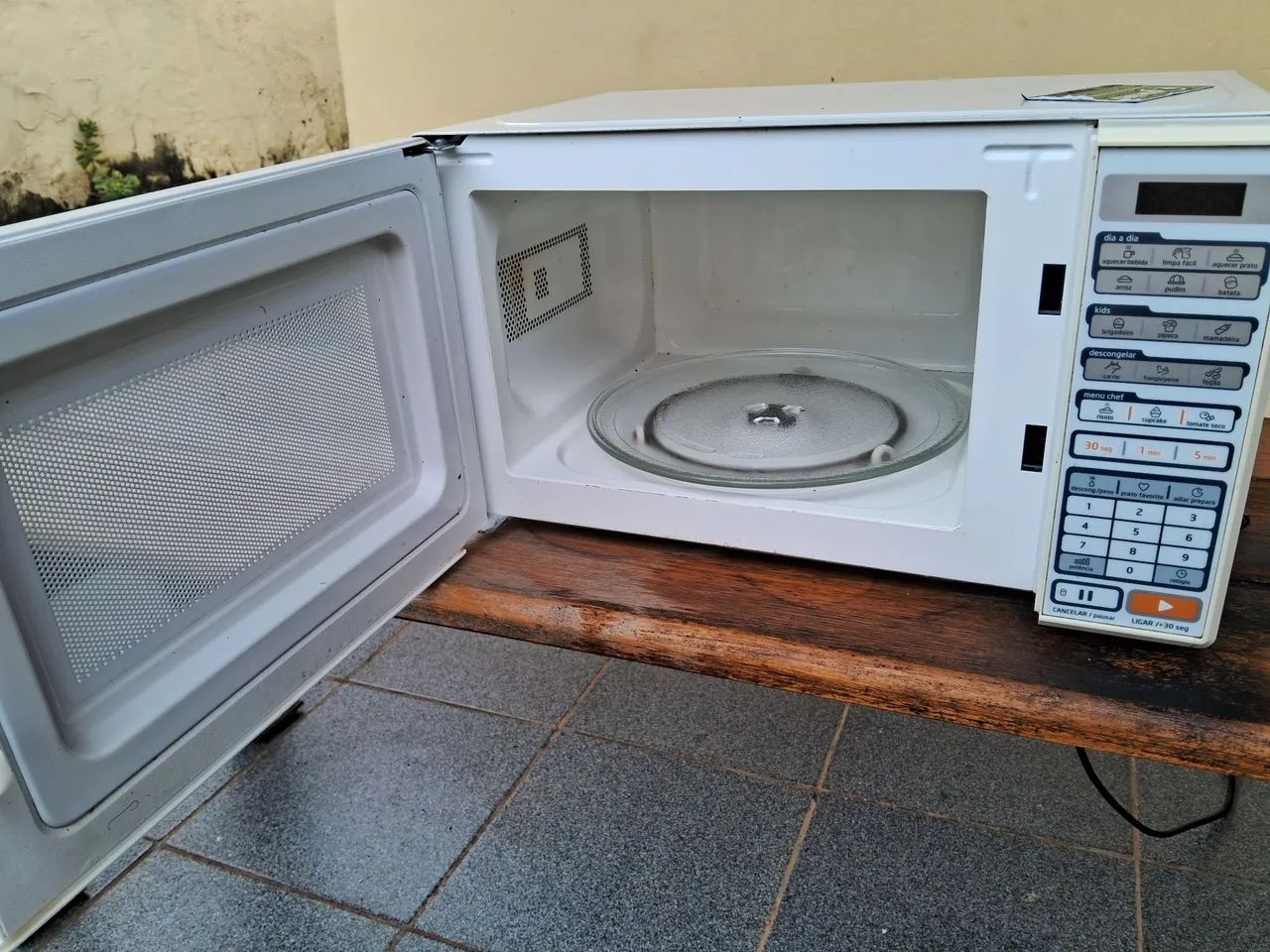 Microondas Midea 20L 110V  - Foto 2