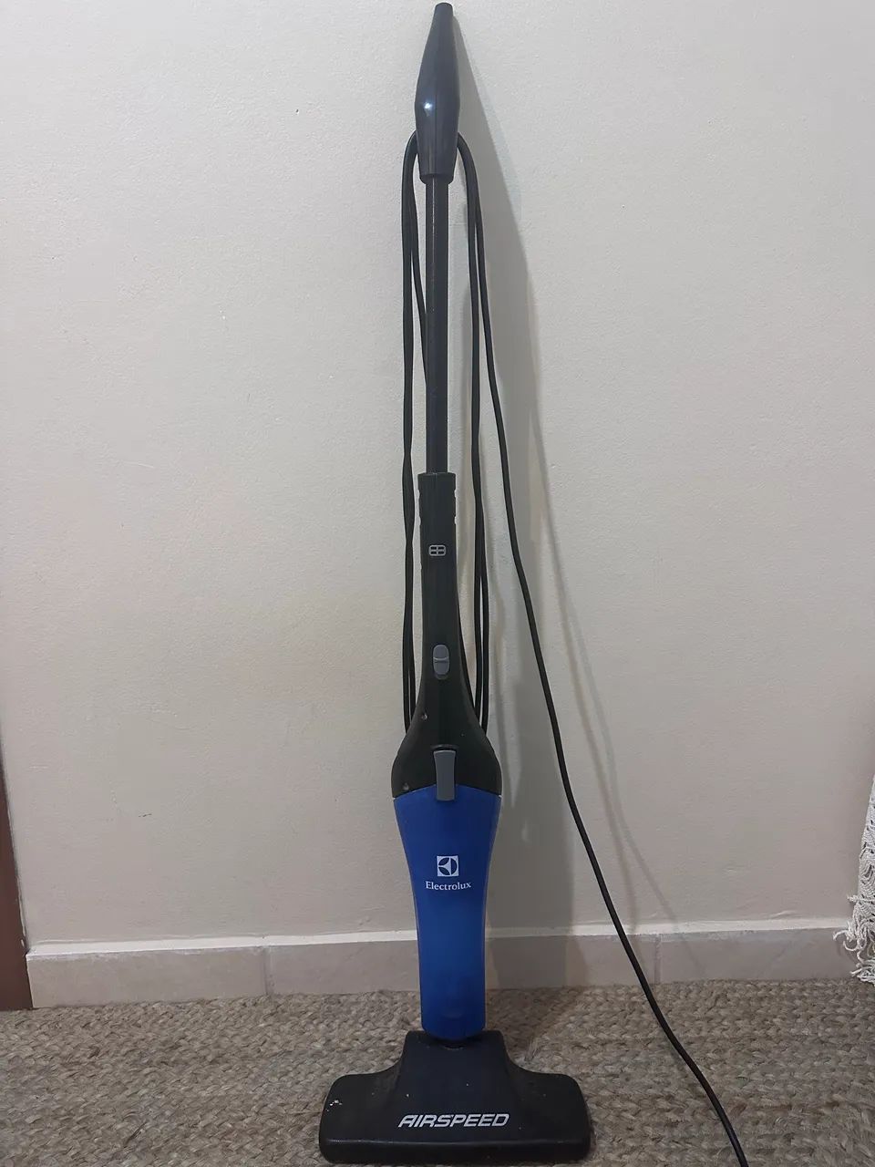 Aspirador de Pó Vertical Electrolux AirSpeed - Funcionando Perfeitamente  - Foto 2