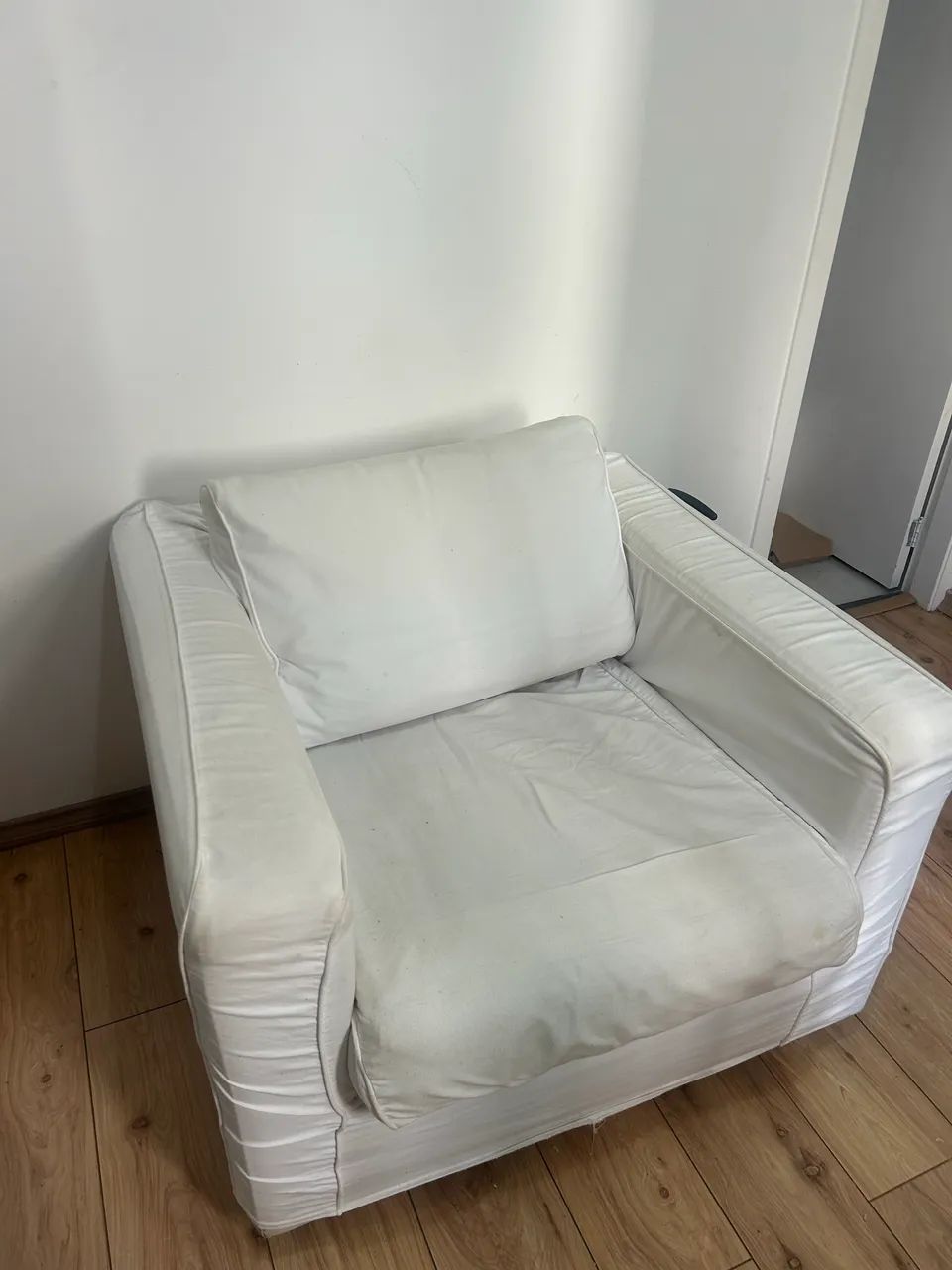 Par de Poltronas de Couro Brancas com Capa Removível - Muito Confortáveis - Foto 4