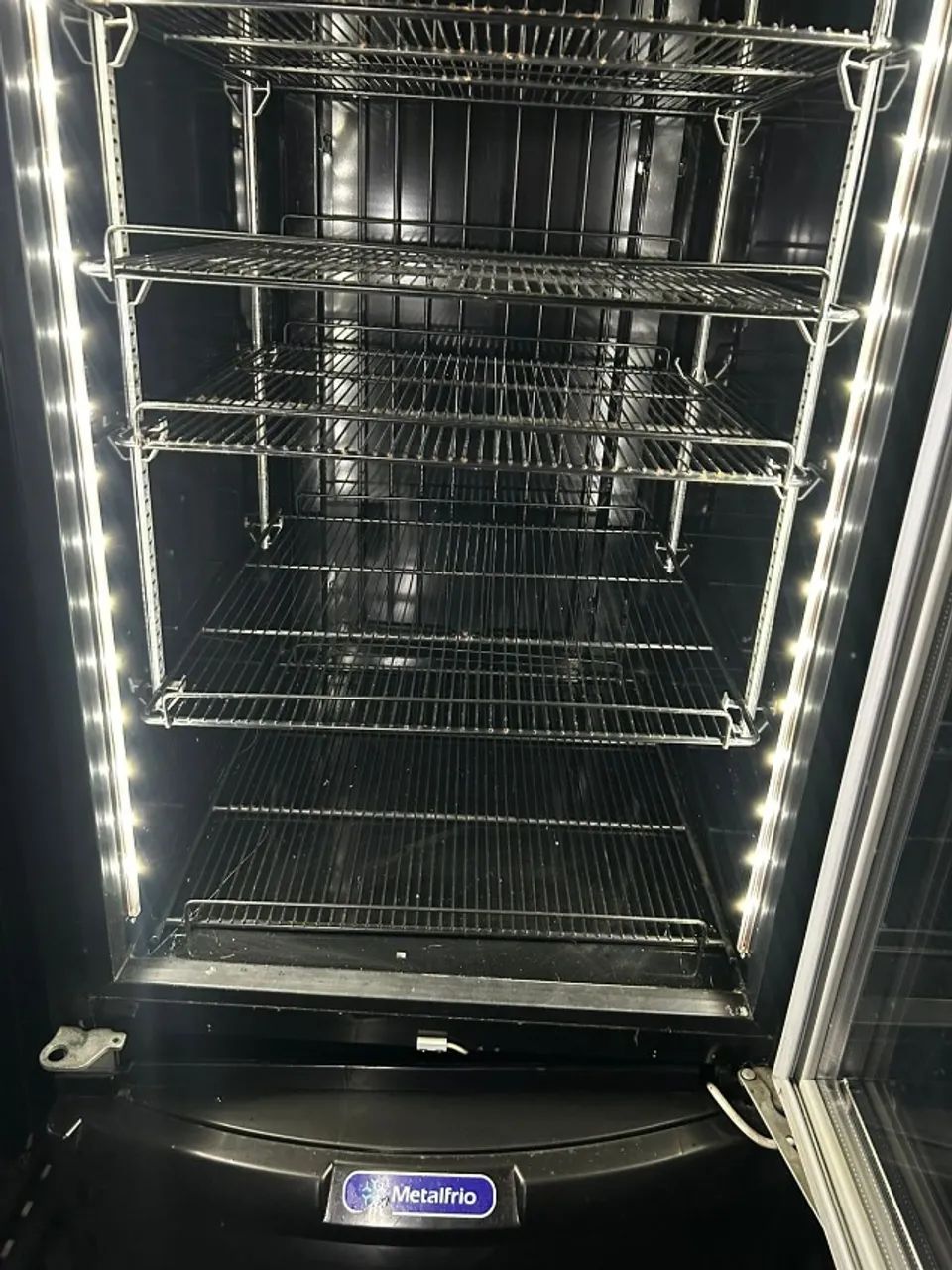 Freezer / Expositor Vertical Metalfrio  - Foto 3