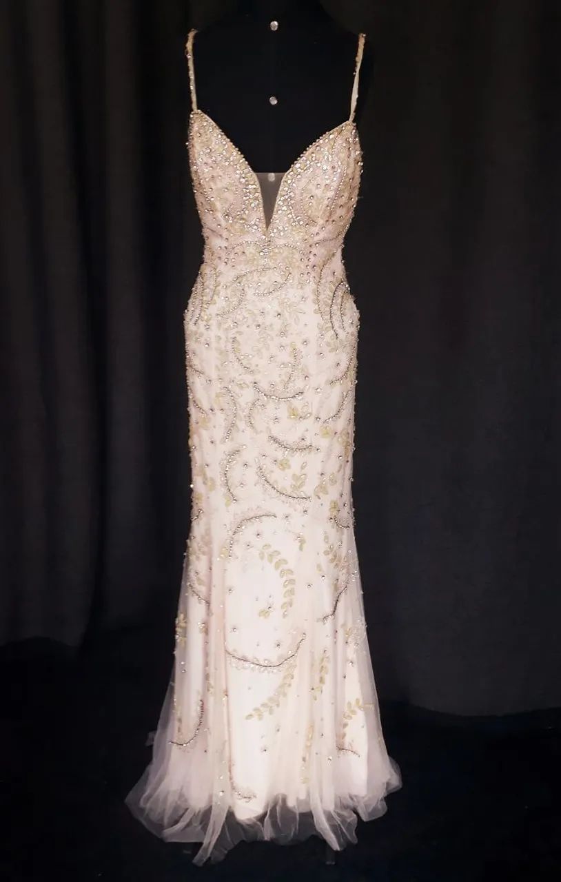 Vestido de festa bordado em pedrarias  - Foto 2