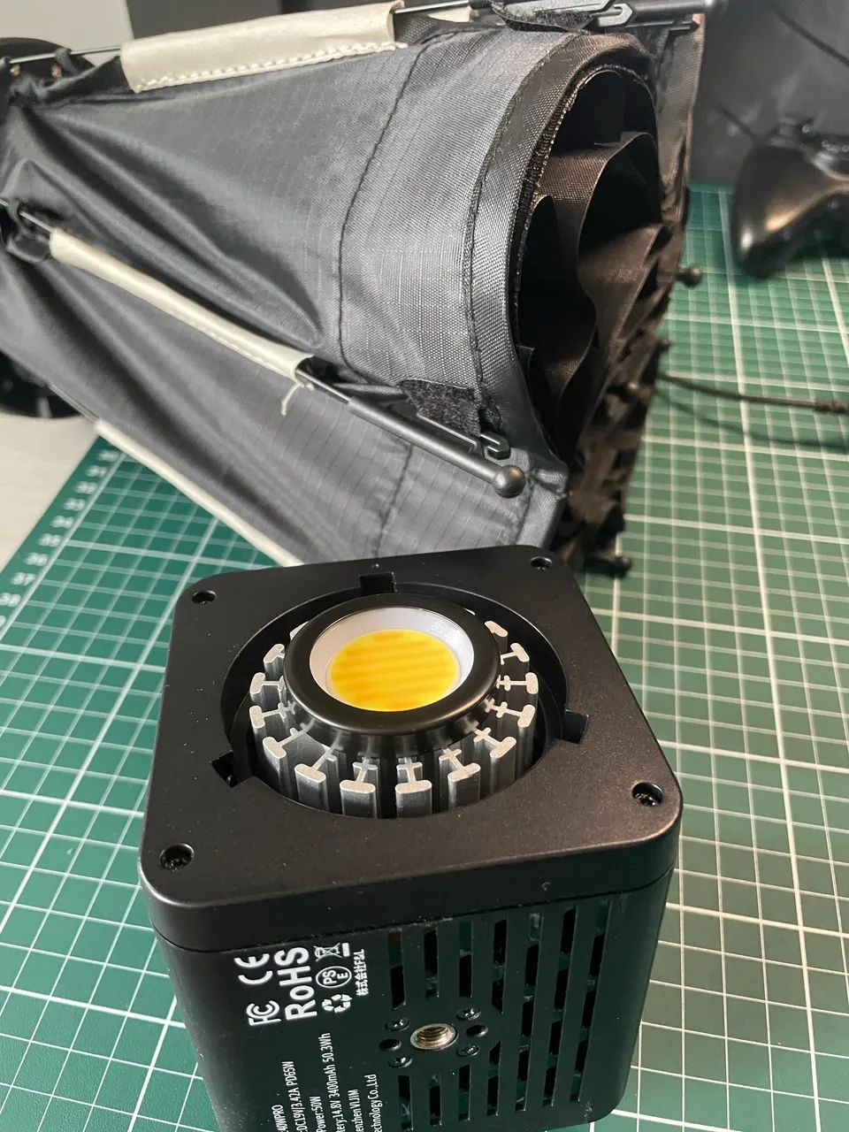 Luz Ulanzi Pro Max W40 + sofbox 30 - Foto 5