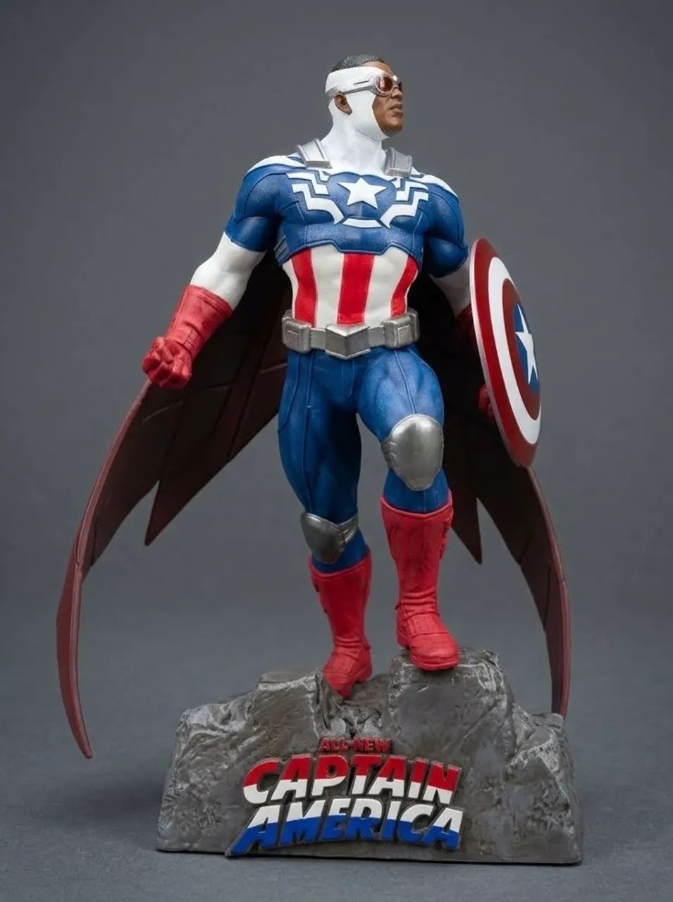 Capitão América Sam Wilson McFarlane - Foto 2