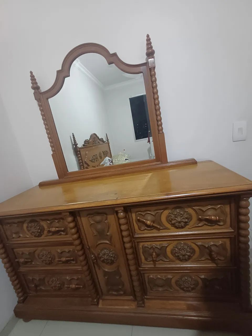 Conjunto Quarto King Madeira Maciça Cerejeira - Estilo Colonial - Foto 2