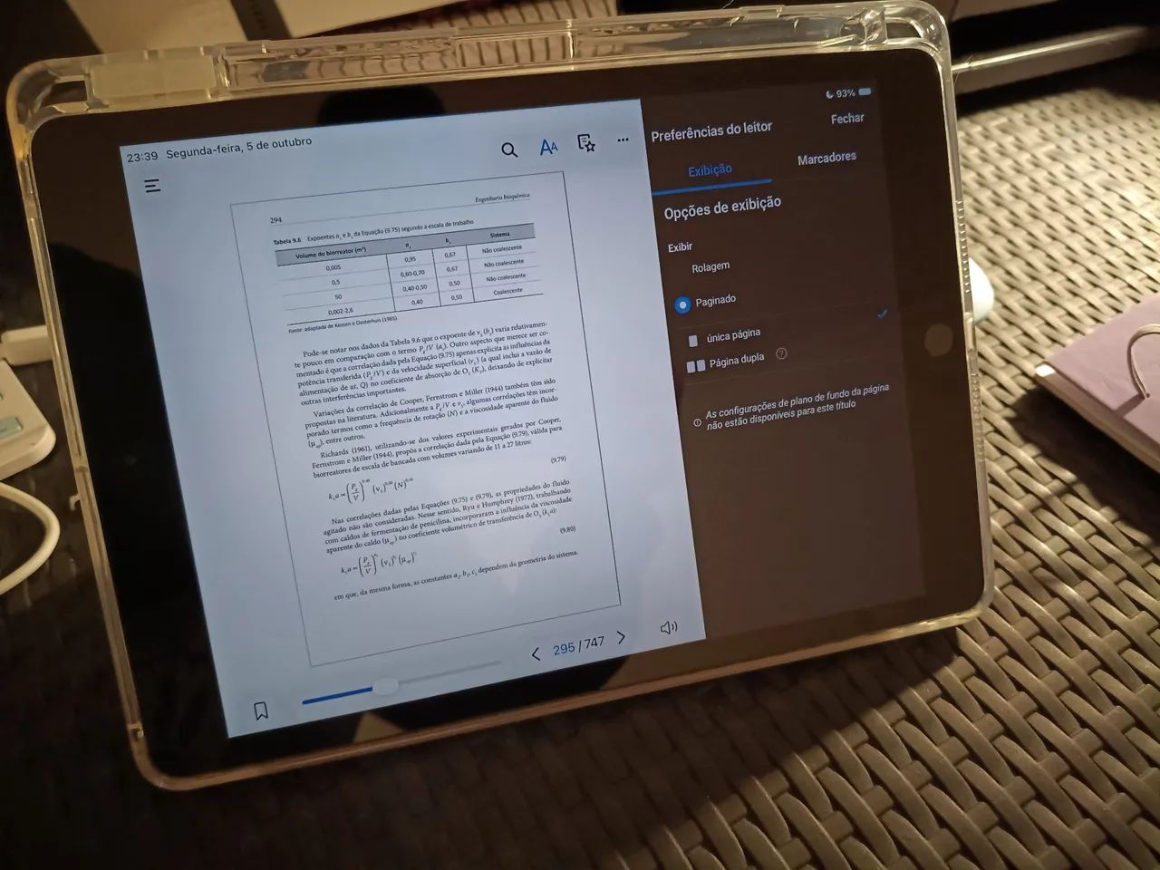 IPad 8°geração com case e cabo - Foto 4