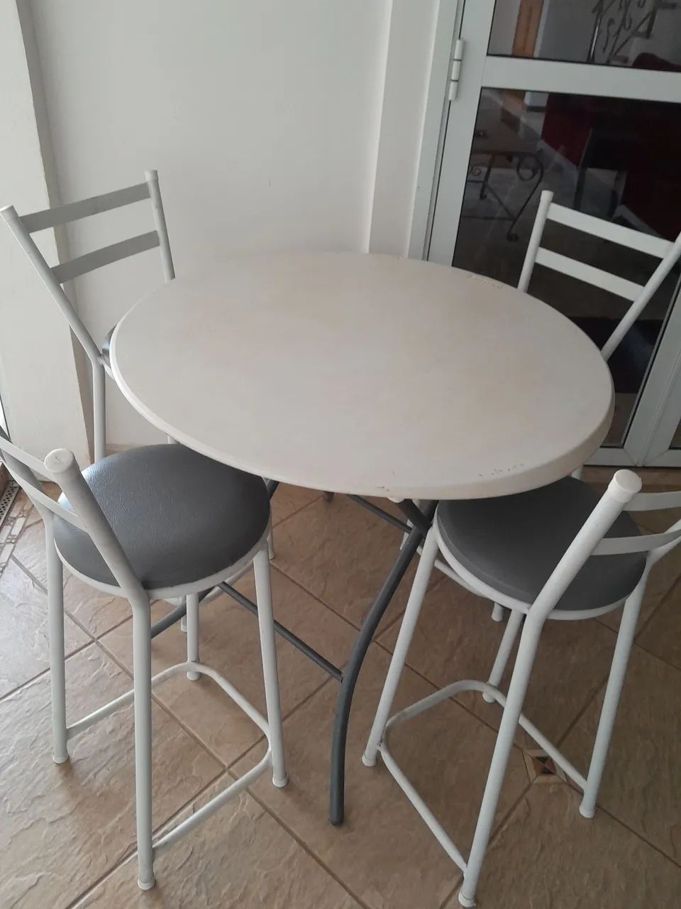 mesa 90 cm com 4 banquetas - Foto 2