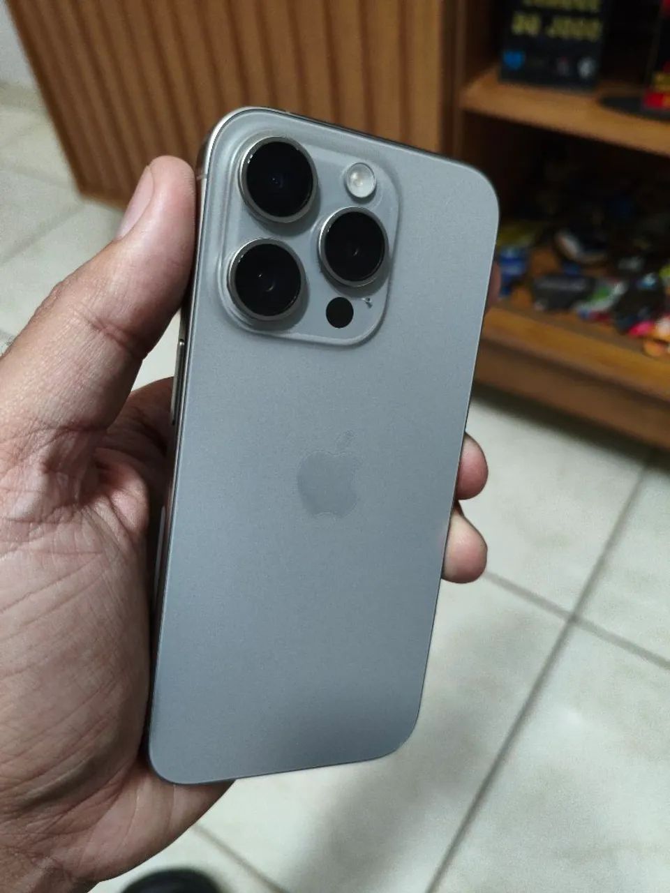 iPhone 15 pro - 256 gigas - bateria 81% 