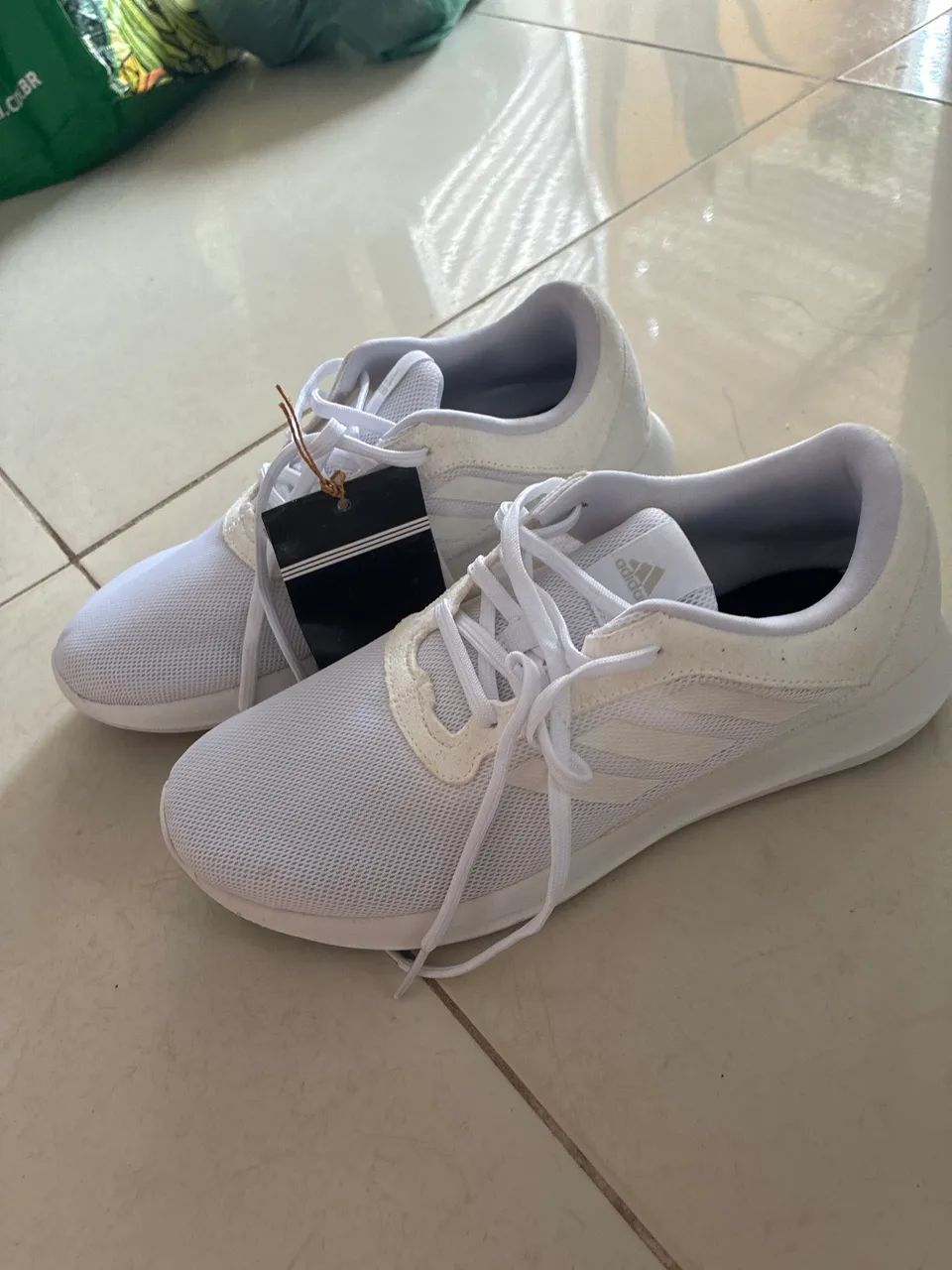 Tênis Adidas branco 