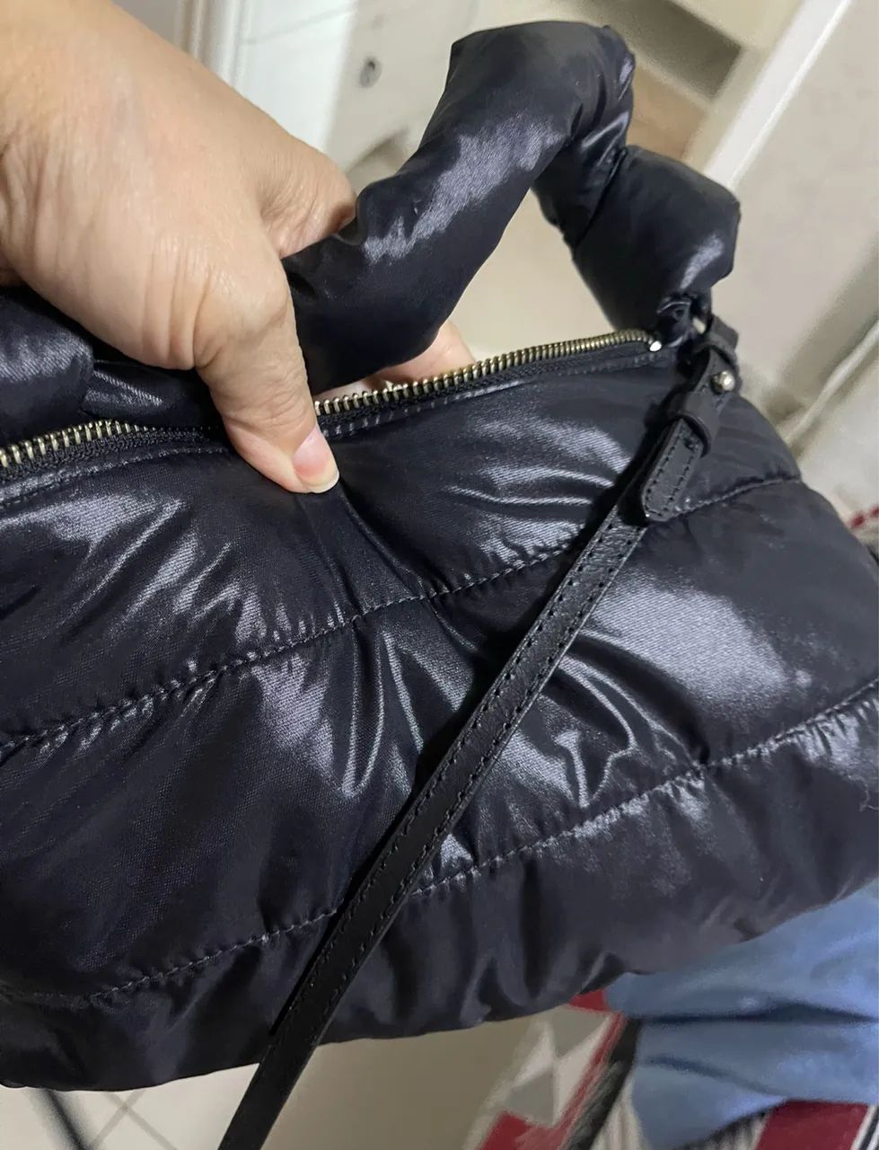 Bolsa Schutz preta em tecido  - Foto 4