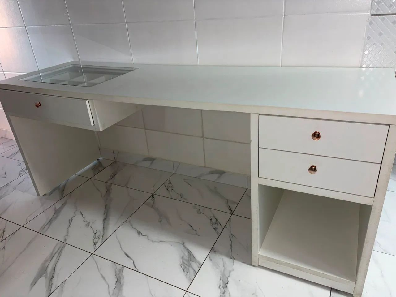 Mesa de estudo com penteadeira planejada - Excelente estado! 