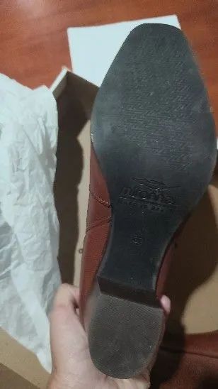 Bota Feminina em Couro e Fivela  - Foto 3