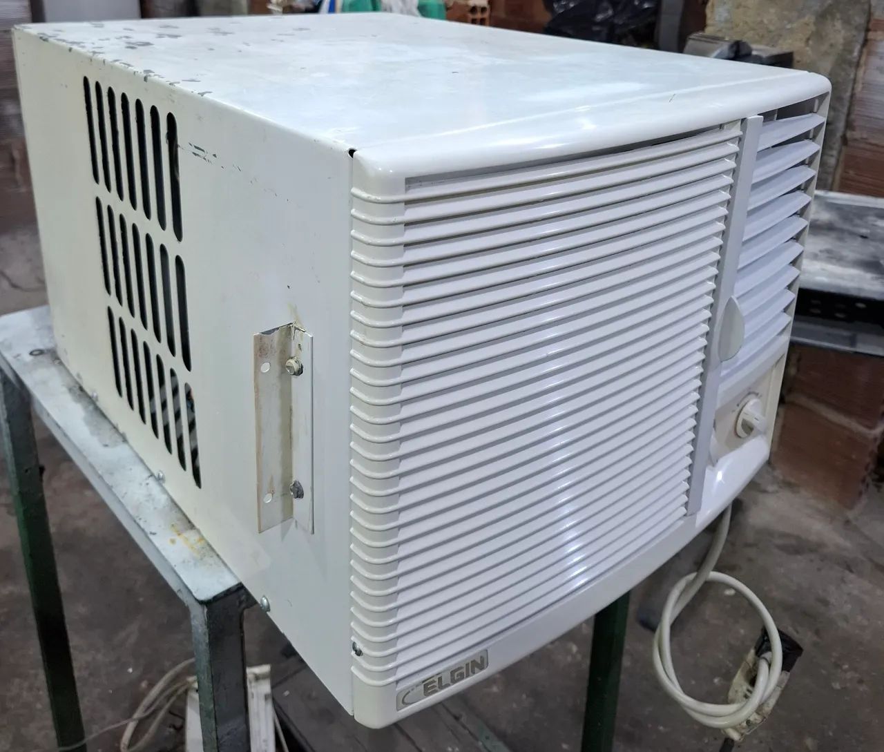 Ar condicionado elgin 6000. BTUs 110. Volts  - Foto 3