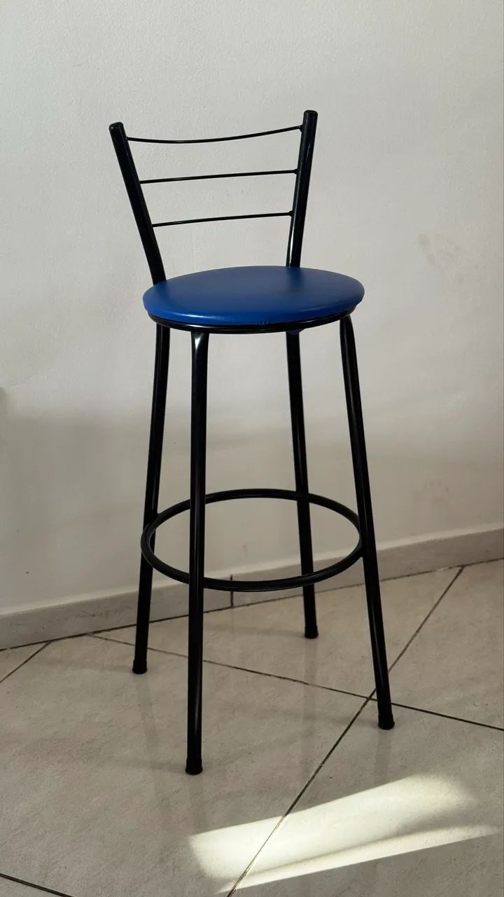 Banquetas Altas com Encosto - Ferro Preta e Assento Azul - Foto 2
