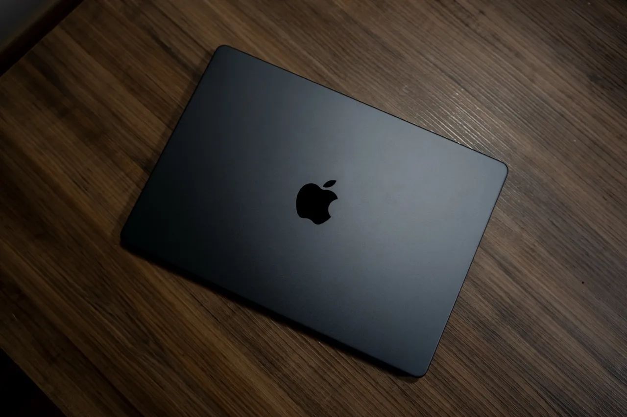 MACBOOK PRO M4