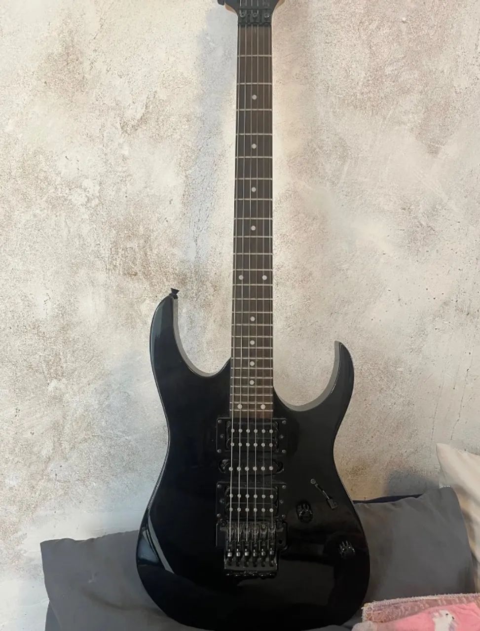 Guitarra Ibanez Gio Dx com alavanca mod Floyd Rose