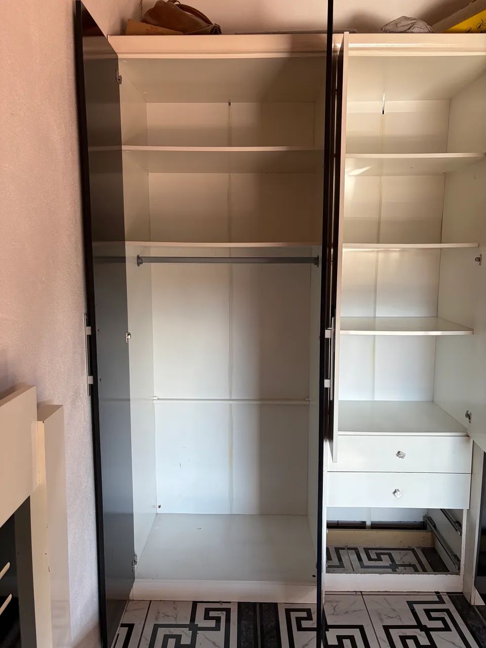 Guarda roupa 6 portas e 2 gavetas - Foto 3