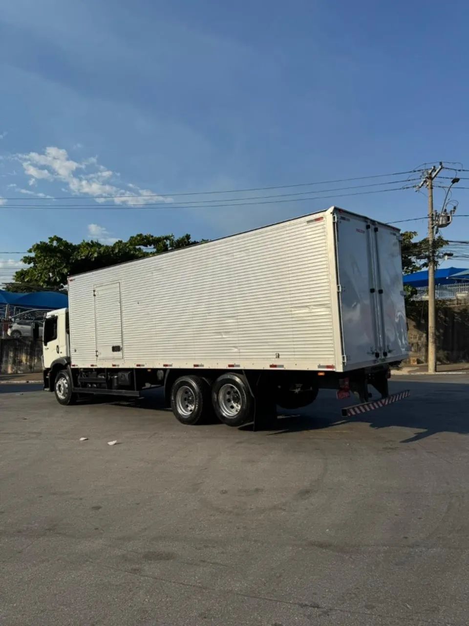 Caminhão Trucado Baú Facchini de 8 metros - Foto 4