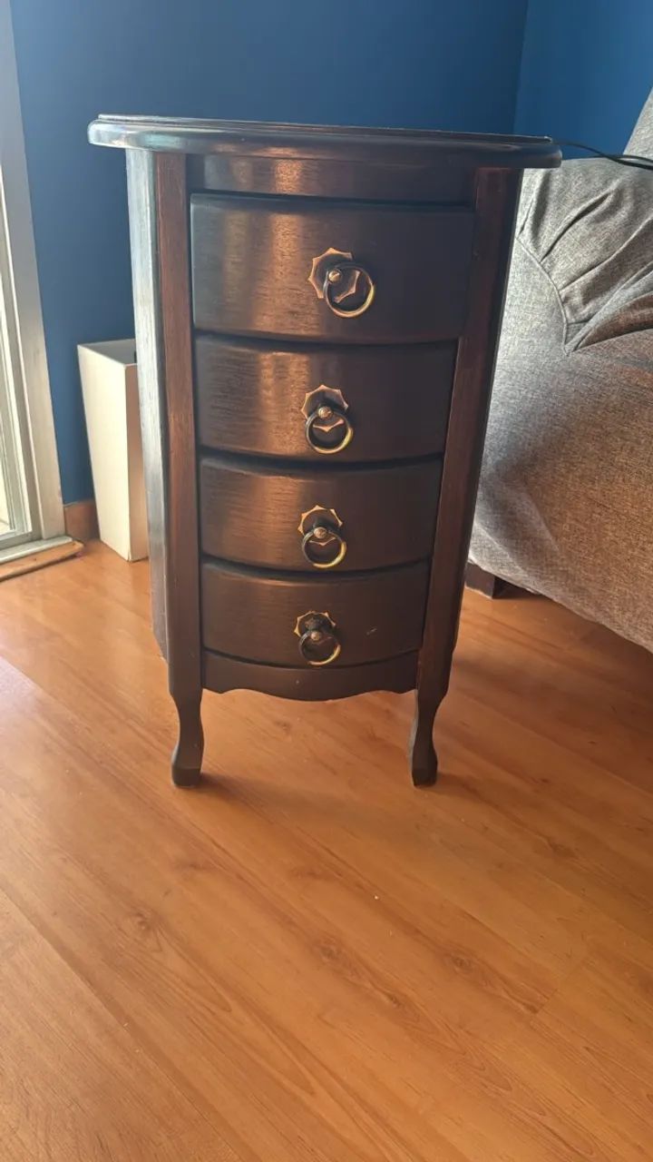 Mesa de Cabeceira arredondada