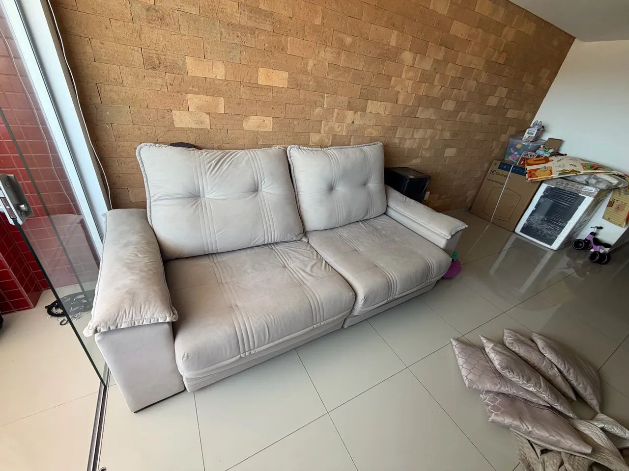 sofá retrátil e reclinável 2,4 metros Cinza Claro  - Foto 5