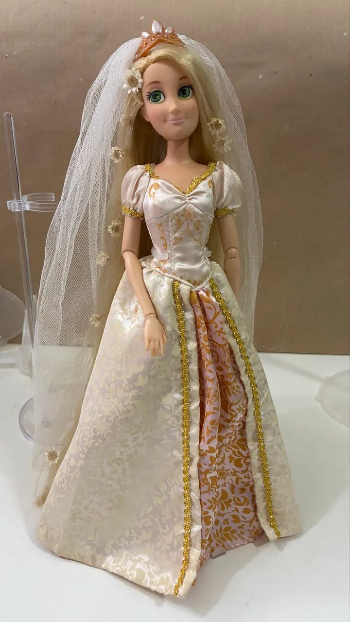 Boneca Rapunzel noiva  - Foto 2