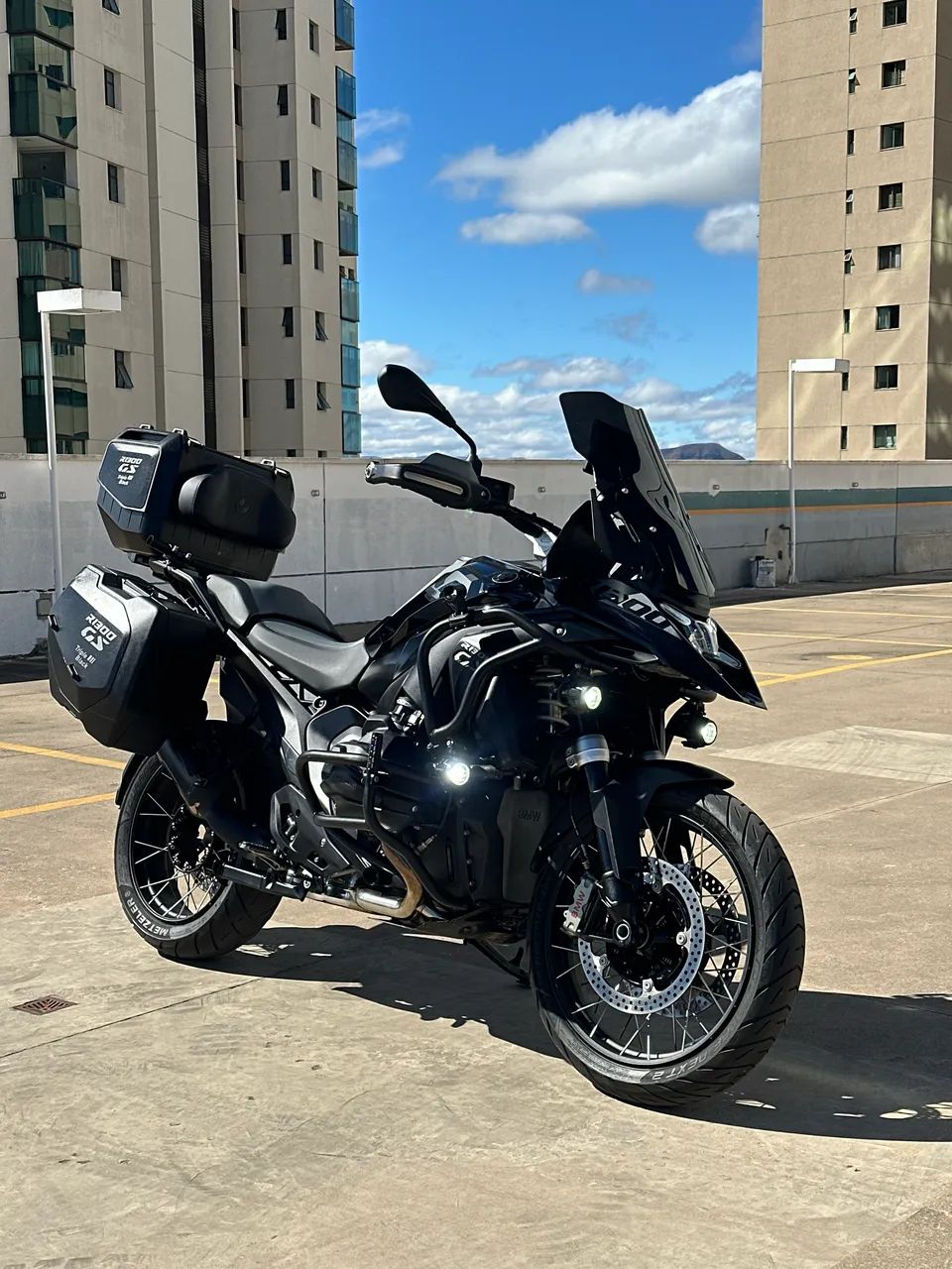 GS 1300 Triple Black