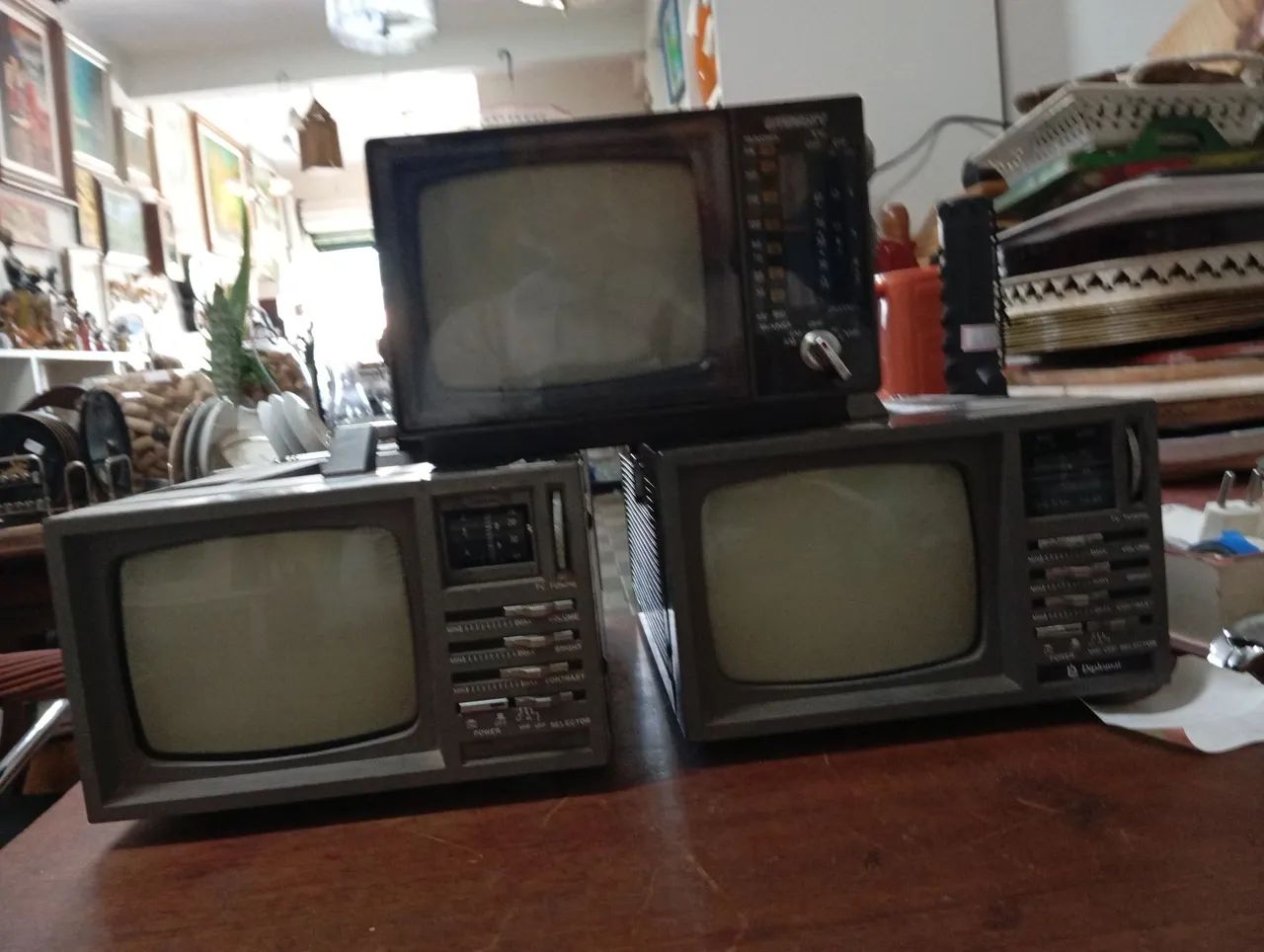 Tv. Portátil 12 polegadas.preto e branco década de 70/80 não funciona 90 reais a unidade - Foto 5