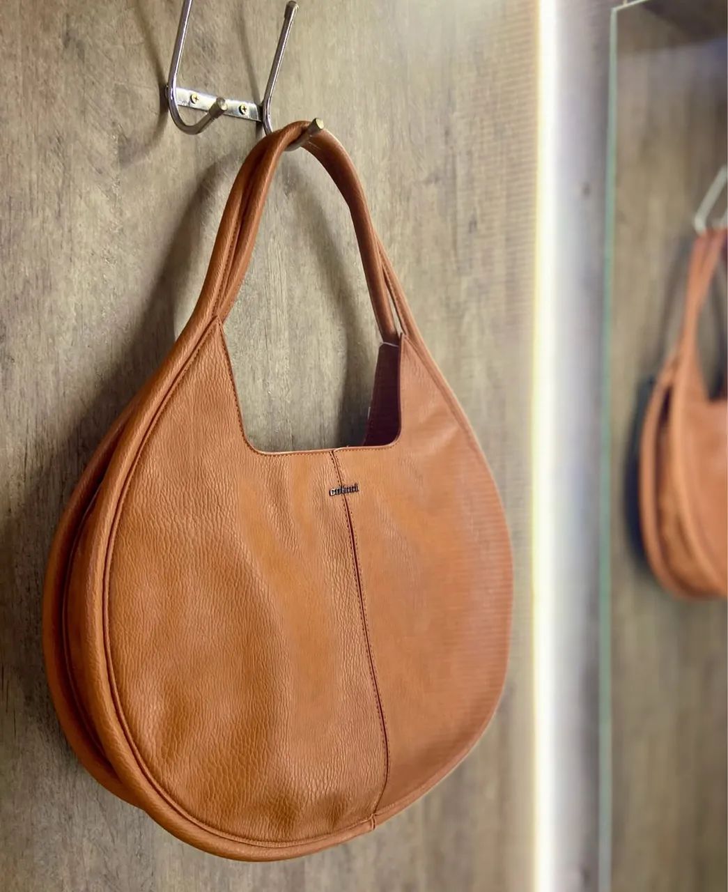 Bolsa Colcci marrom circle soft 