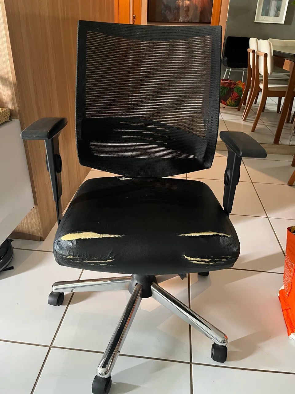 Cadeira de escritório com rodinha 