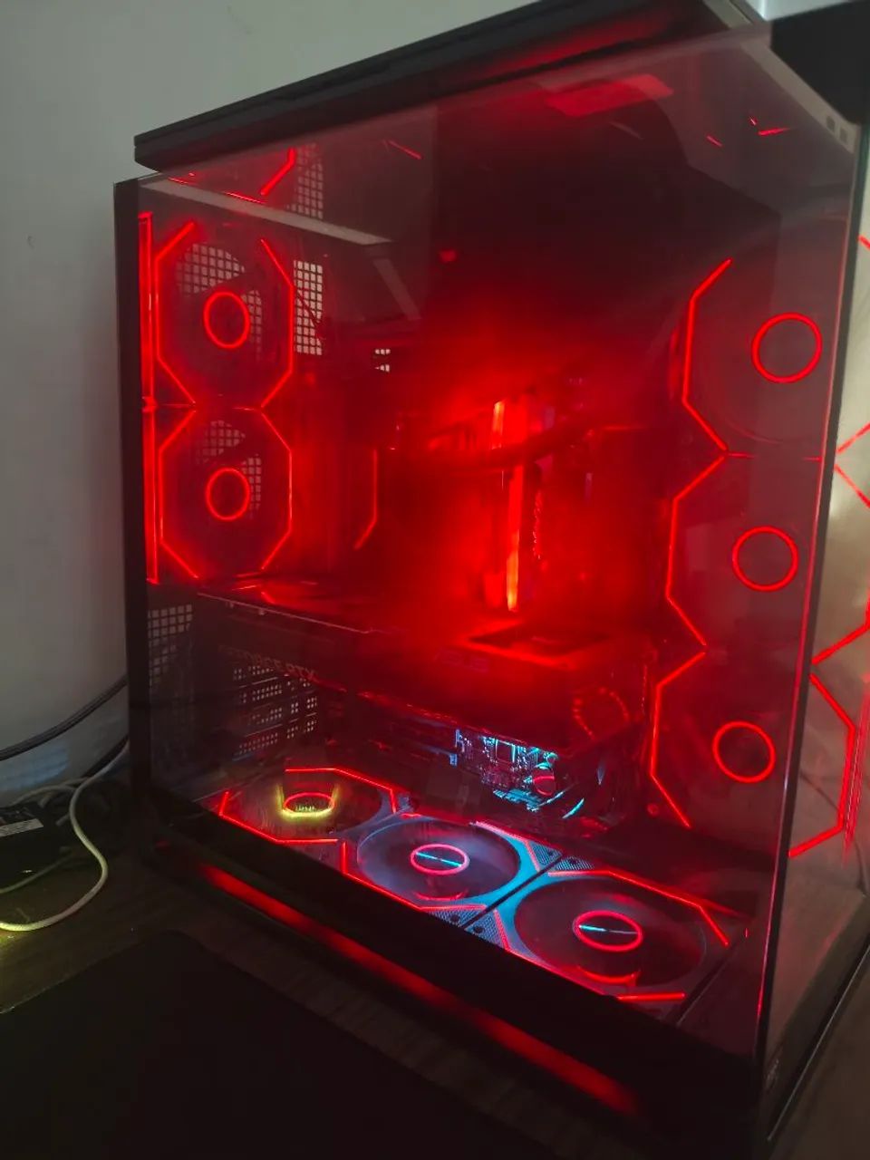 PC R7 9800X3D + 32RAM + RTX 5070 ASUS